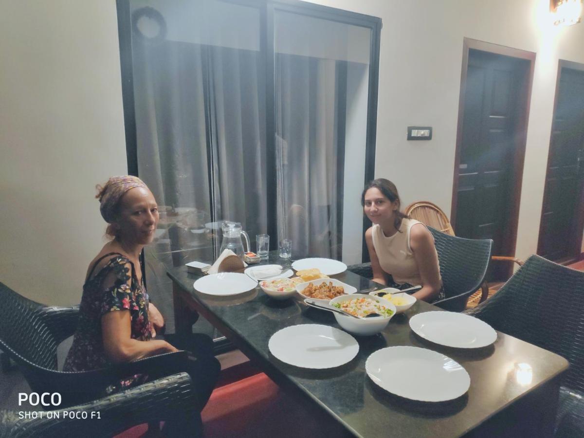 Marari Ebin Charlys Apartman Mararikulam Kültér fotó